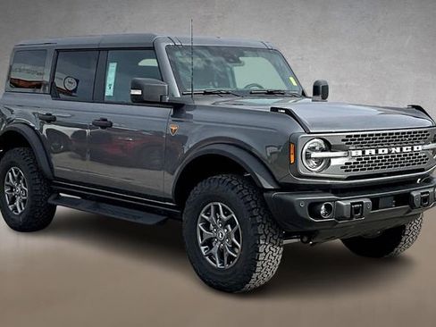New 2025 Ford Bronco Badlands image 2