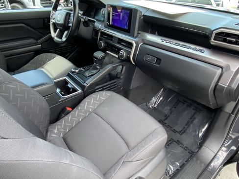 Certified 2026 Toyota Tacoma SR5 AWD/4WD image 10