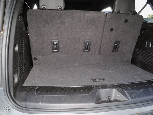 Used 2022 GMC Yukon SLT w/ SLT Premium Package image 10