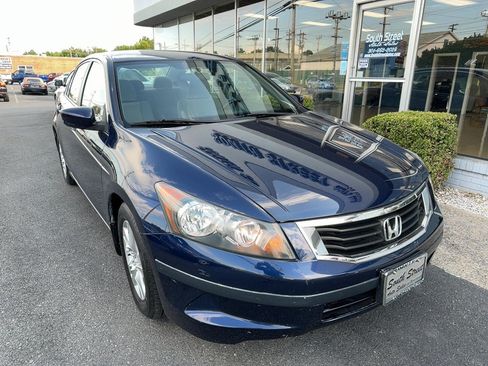 Used 2009 Honda Accord LX-P image 2