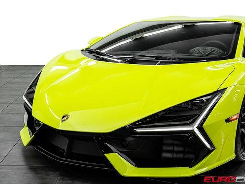 Used 2025 Lamborghini Revuelto AWD/4WD image 16