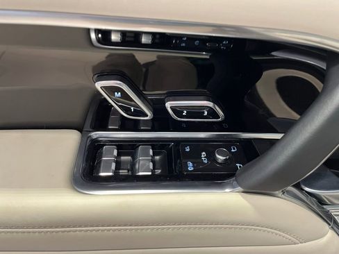 Used 2024 Land Rover Range Rover Long Wheelbase SE AWD/4WD image 21