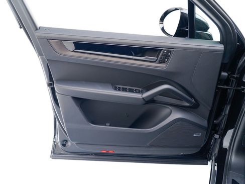 New 2026 Porsche Cayenne GTS image 21