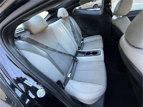 Used 2013 Hyundai Veloster w/ Style Pkg image 19