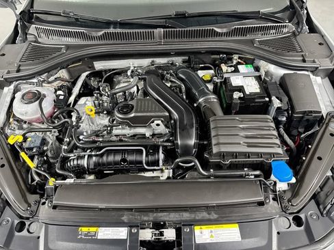 Used 2025 Volkswagen Jetta SE FWD image 27
