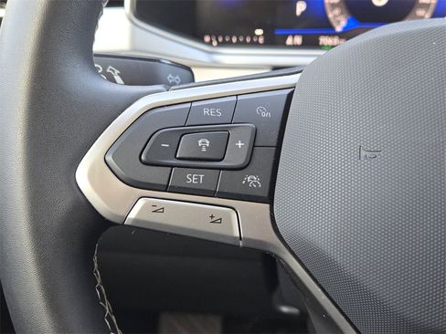 Used 2025 Volkswagen Taos SE image 28