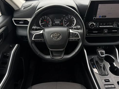 Used 2025 Toyota Highlander LE AWD/4WD image 15
