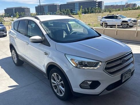 Used 2017 Ford Escape SE w/ Equipment Group 201A AWD/4WD image 2