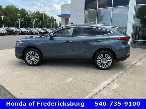Used 2022 Toyota Venza XLE AWD/4WD image 3