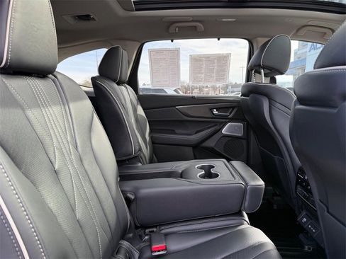 Used 2025 Acura MDX w/ Advance Package image 11