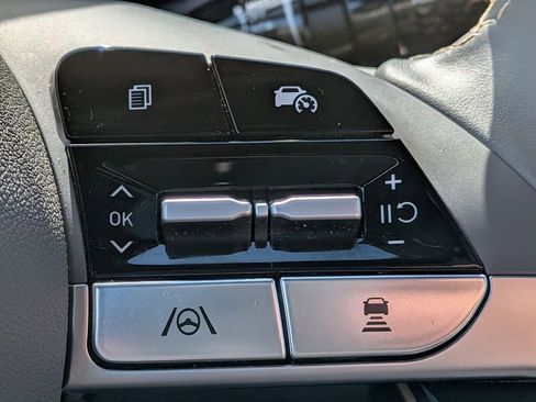 Used 2025 Hyundai Elantra SEL image 15