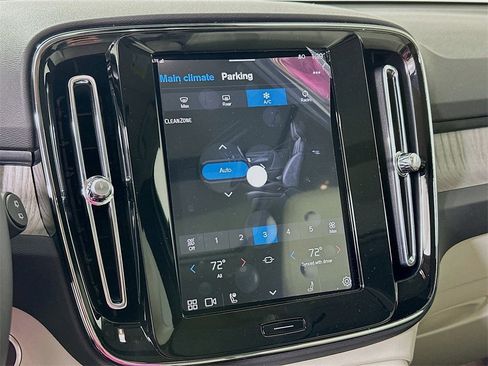 Used 2025 Volvo XC40 B5 Plus w/ Protection Package Premier image 14