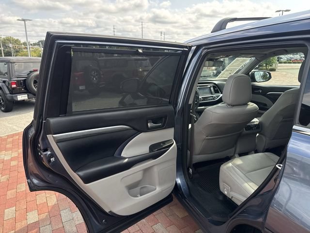 Used 2018 Toyota Highlander Limited Platinum AWD/4WD image 25