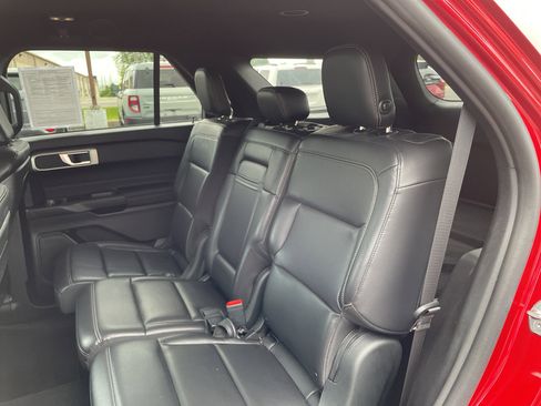 Used 2020 Ford Explorer XLT w/ Equipment Group 202A image 23