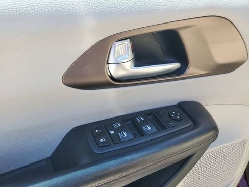 Used 2019 Chrysler Pacifica Touring-L Plus image 17