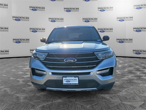 Used 2022 Ford Explorer XLT w/ Equipment Group 202A image 8