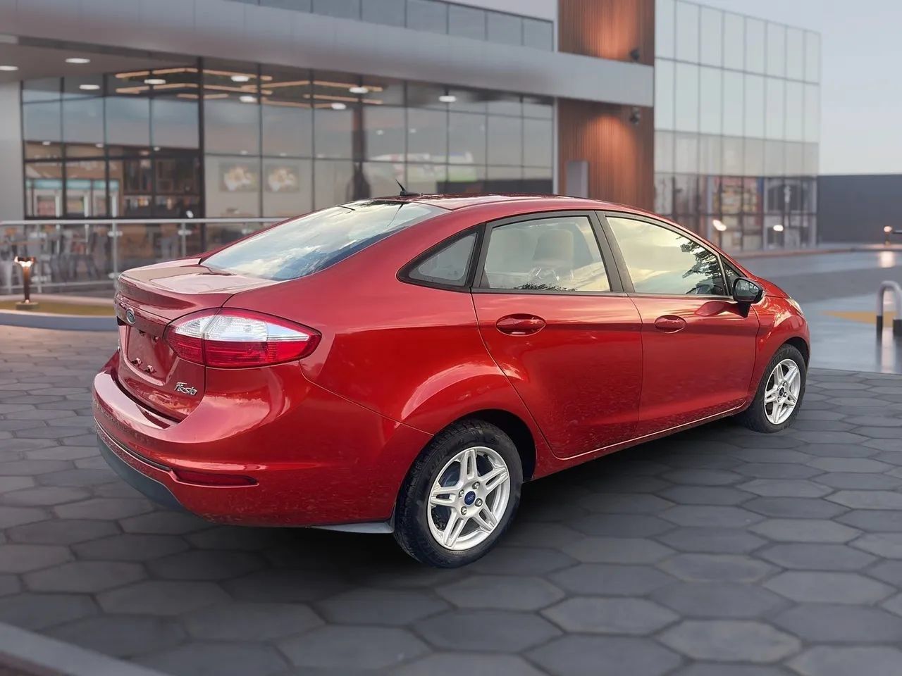 Used 2018 Ford Fiesta SE FWD image 11
