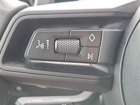 Used 2025 Porsche Cayenne image 37