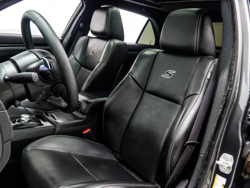 Used 2023 Chrysler 300 S w/ Comfort Group RWD image 38