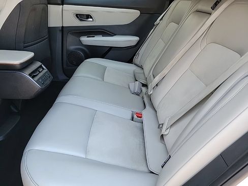 Used 2024 Nissan Ariya AWD image 15