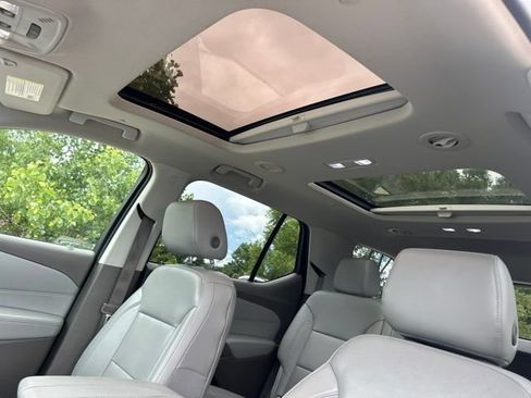 Used 2019 Chevrolet Traverse Premier w/ Driver Confidence II Package FWD image 15