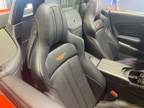 Used 2023 Aston Martin V8 Vantage ROADSTER image 39