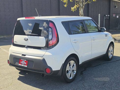 Used 2016 Kia Soul w/ Option Group 020 FWD image 5