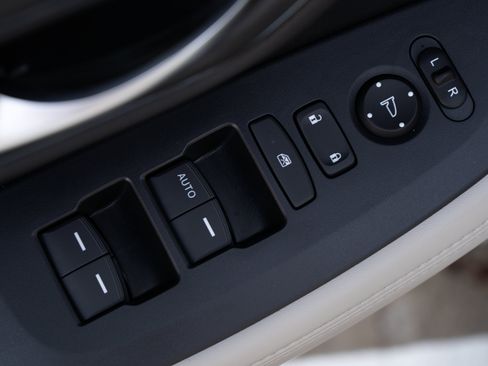 Certified 2026 Honda HR-V LX image 39