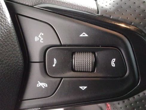 Used 2024 Chevrolet Trax RS w/ Sunroof Package image 38