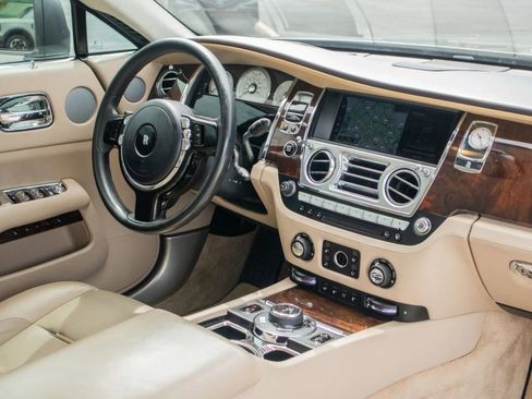 Used 2019 Rolls-Royce Wraith RWD image 30