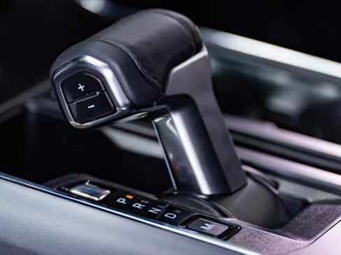 Used 2025 Ford F150 Lariat w/ Equipment Group 501A Mid image 29