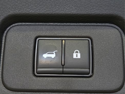 Used 2025 Nissan Rogue SV w/ SV Premium Package AWD/4WD image 13