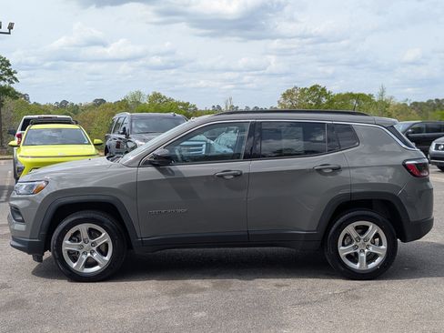 Used 2023 Jeep Compass Latitude w/ Sun and Sound Group AWD/4WD image 6