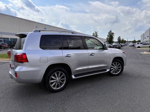 Used 2011 Lexus LX 570 4WD w/ Luxury Pkg image 9