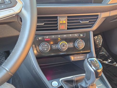 Used 2024 Volkswagen Jetta SEL image 25