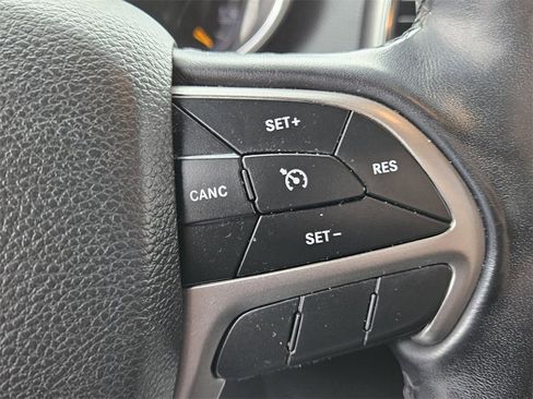 Used 2021 Jeep Grand Cherokee Laredo image 37