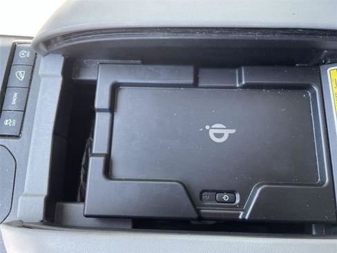 Used 2021 Toyota Highlander XLE AWD/4WD image 34