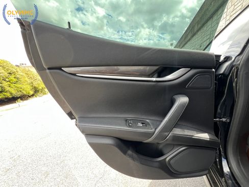 Used 2015 Maserati Ghibli image 42