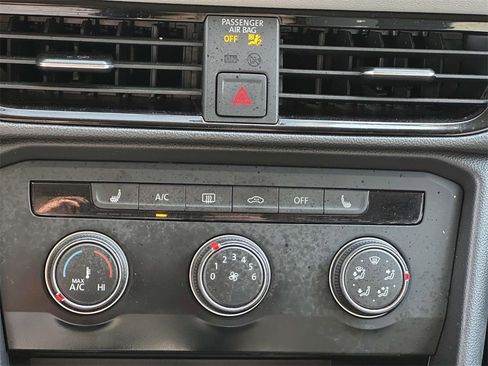 Used 2022 Volkswagen Taos SE image 10