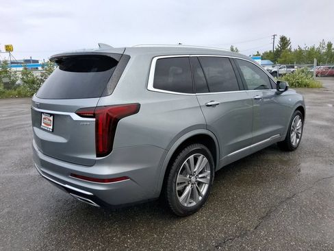 Used 2023 Cadillac XT6 Premium Luxury w/ Technology Package FWD image 8