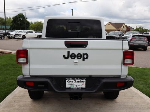 New 2025 Jeep Gladiator Sport image 32