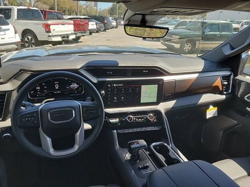 Used 2025 GMC Sierra 1500 Denali AWD/4WD image 28