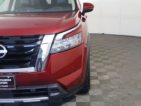 Used 2023 Nissan Pathfinder SL w/ SL Premium Package AWD/4WD image 18