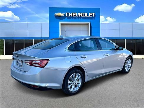 Used 2022 Chevrolet Malibu LT image 3