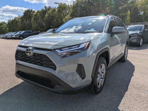 Used 2022 Toyota RAV4 XLE w/ Convenience Package image 8
