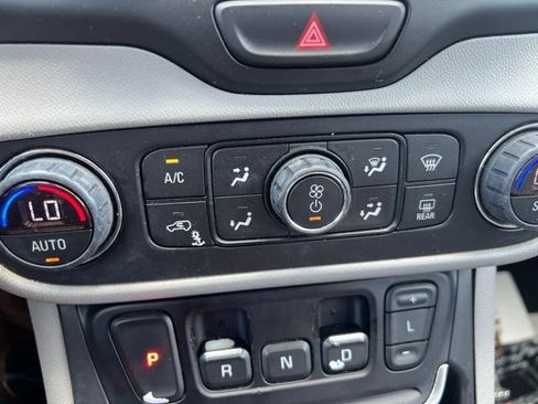 Used 2020 GMC Terrain SLT w/ Preferred Package FWD image 11