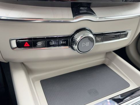 New 2026 Volvo XC60 B5 Ultra w/ Climate Package image 16