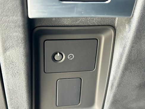 Used 2023 Land Rover Defender 110 V8 AWD/4WD image 32