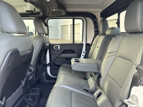 Certified 2024 Jeep Gladiator Mojave w/ Technology Group image 34