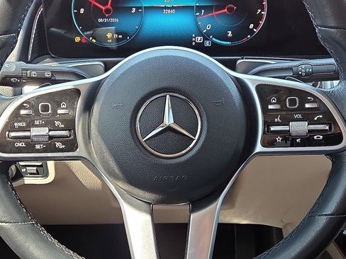 Used 2022 Mercedes-Benz GLB 250 4MATIC w/ Premium Package Lite image 30